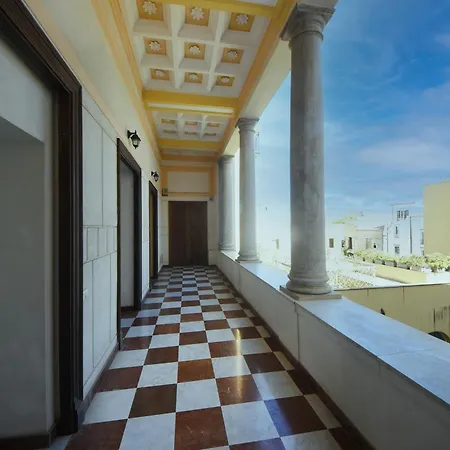 בית הארחה Piano Alloro 4*